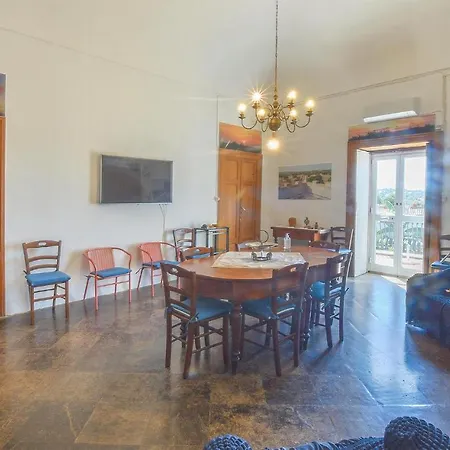 Holiday home Gorgeous In With Kitchen Ragusa