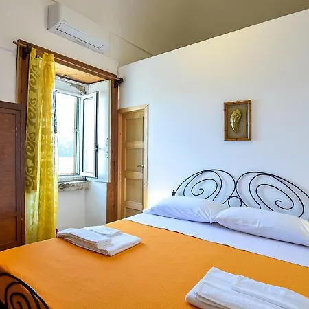 Gorgeous In With Kitchen Holiday home *
